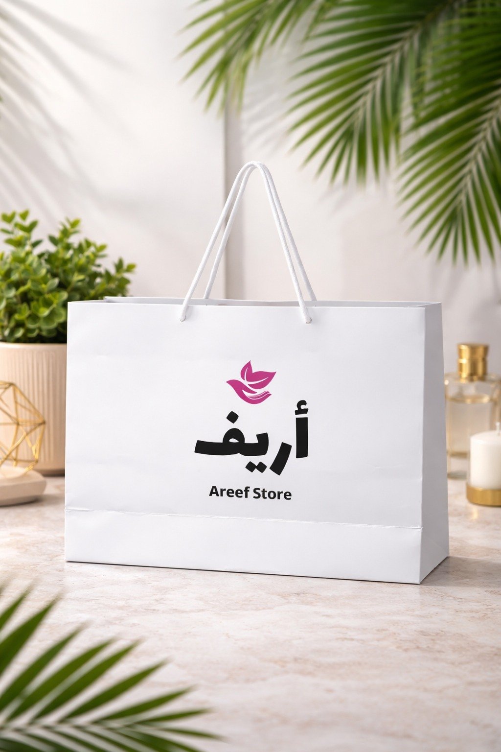كيس ورقي أنيق بشعار المتجر